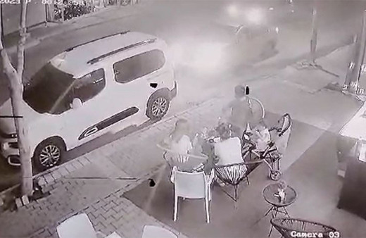 Herkesin canını tehlikeye attı! Pastanede tartıştığı kişiye silahla saldırdı