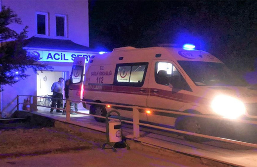 Akrabaların kıraathane kavgası kanlı bitti! Akrabasını karnından bıçakladı