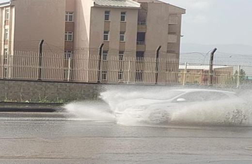 Türkiye sıcaklardan yanarken o şehire gece gündüz yağmur yağıyor!