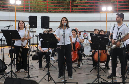 İzmit Belediyesi'nden Özkan Uğur'a müzikal anma