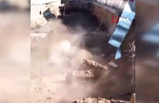 Sarıyer'de temel kazısı yapılan alanda yol çöktü