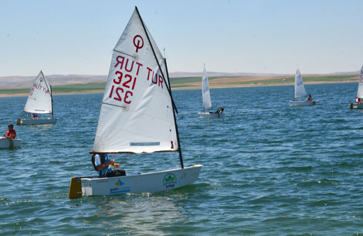 Hirfanlı Baraj Gölü Optimist Yelken Yarışları, Kırşehir'de devam ediyor