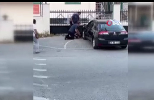 Beylikdüzü'nde polis hırsız kovalamacası görüntülendi vatandaş yakalayıp böyle yere yatırdı