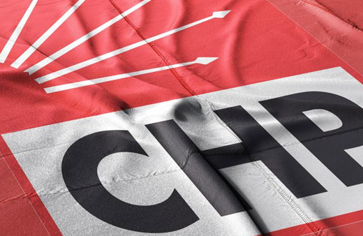 CHP kongresinde kalp krizi geçiren başkan adayı hayatını kaybetti