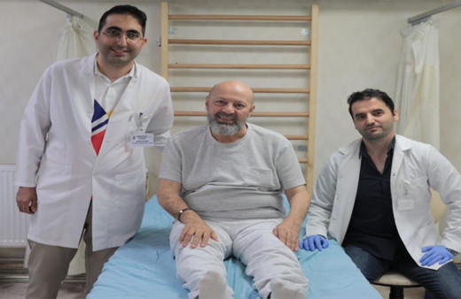 Ailesi bile gördüklerine inanamadı! Yatalak geldiği hastaneden yürüyerek çıktı