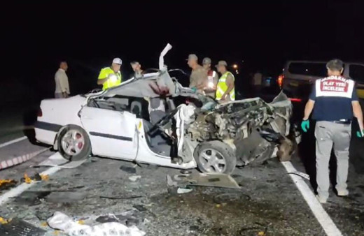 Van'da otomobil traktöre çarptı: 1 kişi öldü, 3 kişi yaralandı!