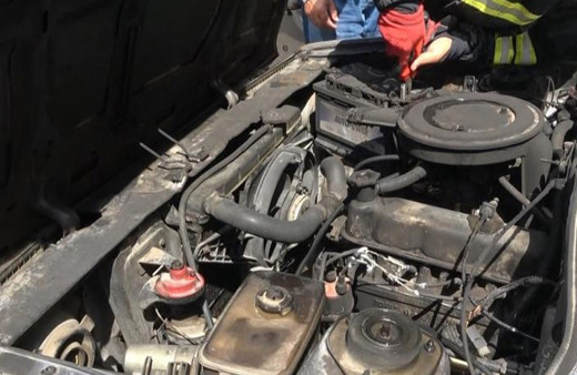 Park halindeki araç elektrik kontağından çıkan kıvılcımla yandı!