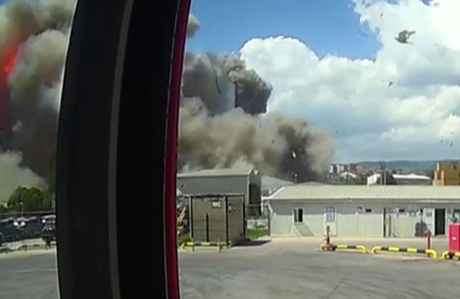 Derince’deki patlama güvenlik kamerasına yansıdı