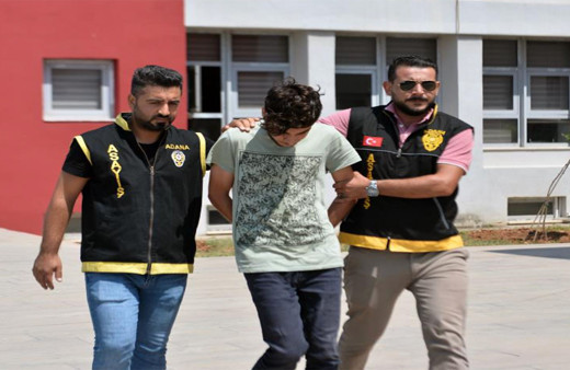 Adana'da köy muhtarının üvey oğlunu öldürdüğü öne sürülen 3 katil zanlısı tutuklandı!