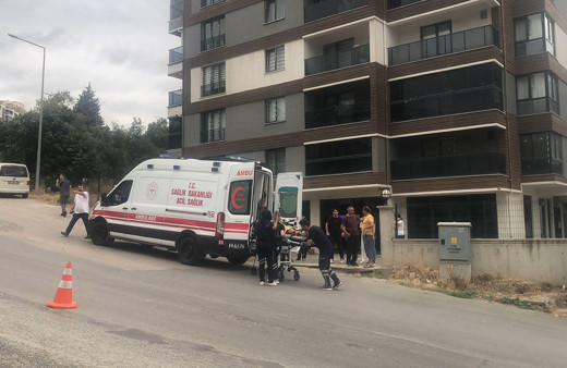 Mazot dökülen yol faciaya sebep oldu! 3 araç kazaya karıştı