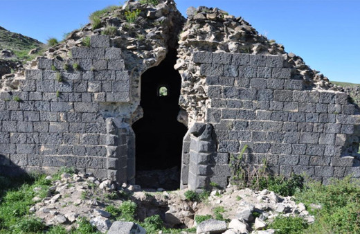 Defineciler Gürcü Kilisesini tarumar etti! Define için Kiliseyi yıktılar