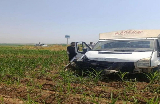 Mardin'de korkunç kaza! Ticari araç ve otomobil çarpıştı: 1'i ağır 3 yaralı