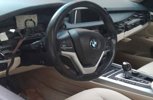 Küçükçekece'de 250 bin liralık hırsızlık! Lüks araçlardan gösterge panelini çaldılar