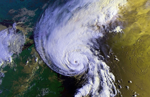 Güney Kore'ye doğru ilerleyen Khanun Tayfunu, hava ve deniz ulaşımını aksattı!