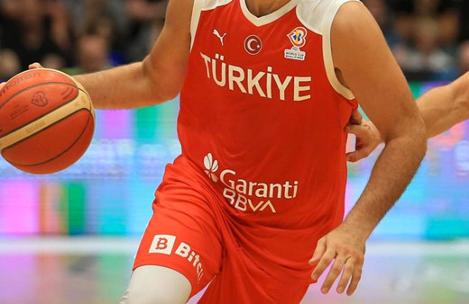 A Milli Erkek Basketbol Takımı'nda Berke Büyüktuncel ve Furkan Haltalı kadrodan çıkarıldı