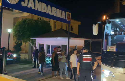 Antalya'da kaçak göçmen operasyonu! Çalışma izni olmayan 29 yabancı uyruklu şahıs yakalandı