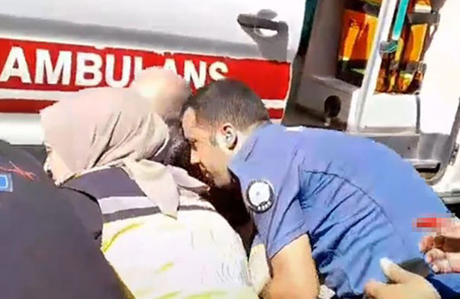 Çocukların kavgası kan döktü! Kavgayı büyüten aileler birbirine bıçakla saldırdı: 1 ölü, 3 yaralı