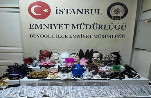 Onlyfans'cılar Beyoğlu sokaklarına dolar saçmışlardı! "Paraları muhtaçlara dağıtıyoruz" diyen 13 kişi gözaltına alındı