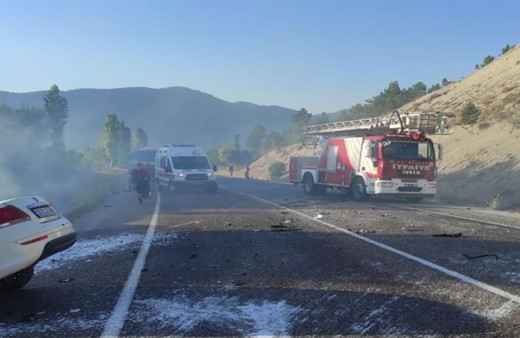 Denizli'de korkunç kaza! Seyir halindeyken alev alan araç şarampole devrildi