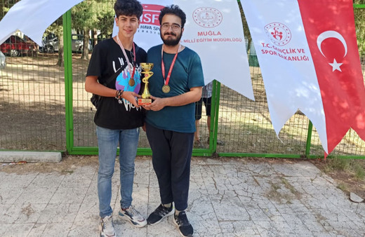 Erzurumlu gençler, geliştirdikleri roketle Türkiye şampiyonu oldu!