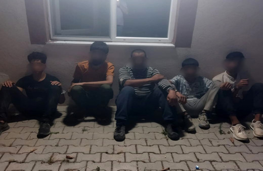 Kırklareli'nde polis ekipleri 53 kaçak göçmen yakalandı!