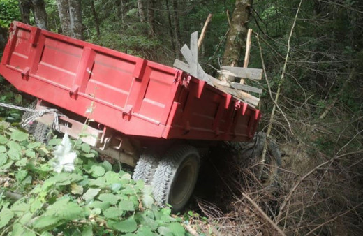 Samsun'da yaşlı çift devrilen traktörün altında can verdi