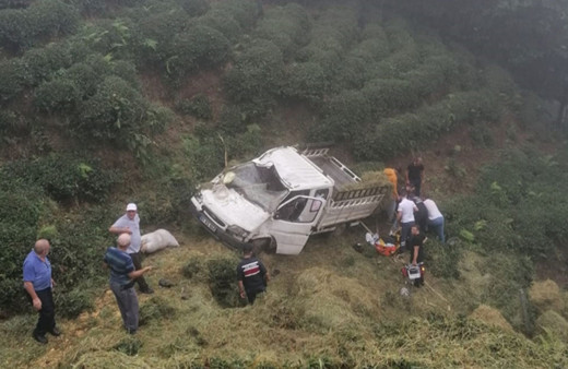 Trabzon'da kamyonet şarampole devrildi: 2 kişi hayatını kaybetti!