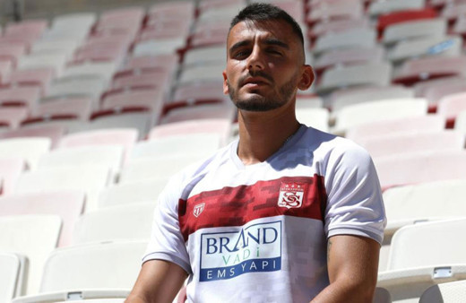 Sivasspor, Yunan stoper Achilleas Poungouras’ı kadrosuna kattı!