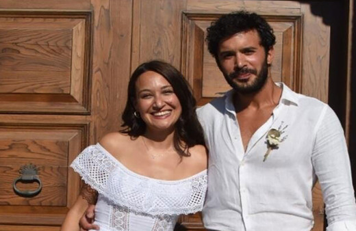 Barış Arduç ve Gupse Özay'ın kızı ilk defa deniz keyfi yaparken görüntülendi!