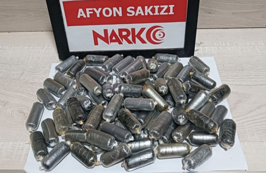 Erzincan'da mide ve bağırsaklarında uyuşturucu bulunan 2 zanlı tutuklandı!