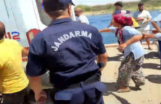 Serinlemek için Fırat Nehrin'e giren baba ve oğul kayboldu! Çocuğun cansız bedenine ulaşıldı, baba aranıyor