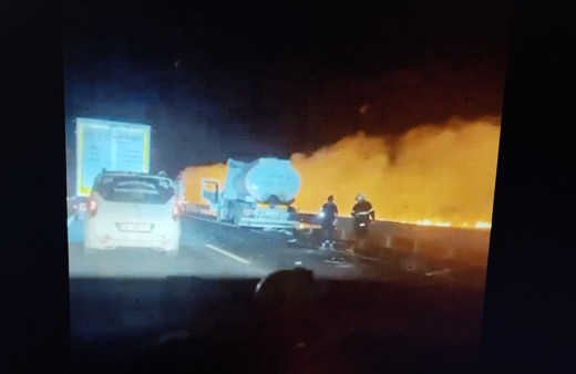 Mardin'de feci kaza! 2 tanker tıra çarptı, patladı: 1'i ağır 2 yaralı