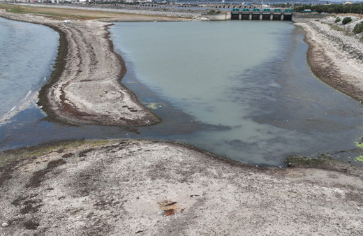 İstanbul'un su kaynaklarından! Sular çekildi görüntüler çok fena