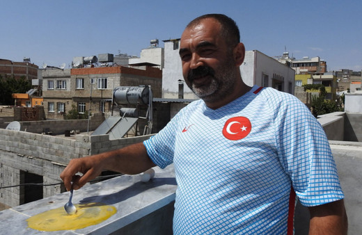 Sıcaklar kavurdu! Mermerin üzerinde yumurta pişirdi