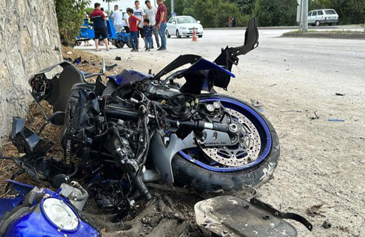 Düzce'de motosiklet ile patpat çarpıştı: 1’i ağır 3 yaralı!