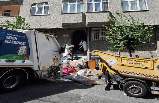Görenler dehşete kapıldı! Gaziosmanpaşa'da bir evden 5 ton çöp çıktı