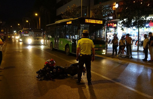 Denizli'de motosiklet faciası! Son sürat hız yapan motosiklet hamile kadına çarptı