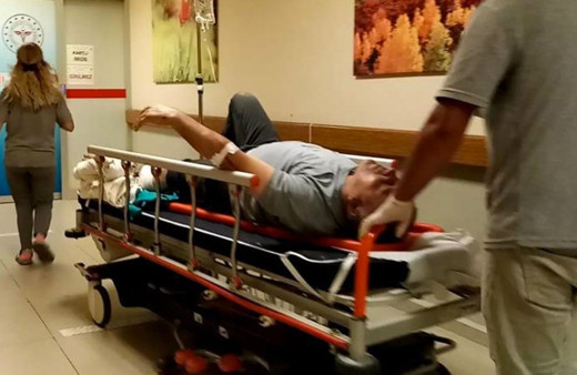 Tabancasını temizlerken kendisini ayağından vurdu