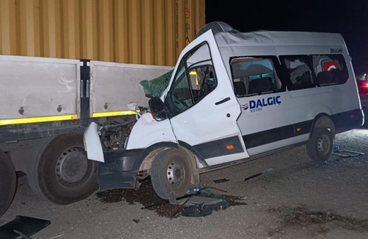 Gaziantep'te feci kaza! İşçi servisi tıra ok gibi saplandı: Ölü ve yaralılar var