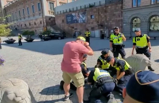 ‘Kur'an'ı yakmayı durdurun’ protestosuna polis müdahale etti