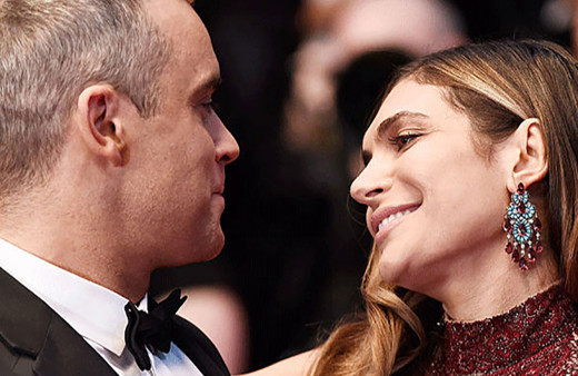 Robbie Williams'ın Türk eşi, çıplak fotoğrafını paylaştı! 'Seks bombası'