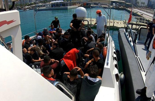 Kuşadası açıklarında 40 düzensiz göçmen kurtarıldı