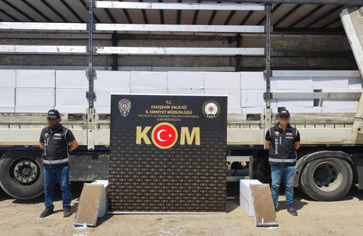 Eskişehir'de kaçak sigara operasyonu! 4 milyon dal bandrolsüz sarılmış sigara ele geçirildi