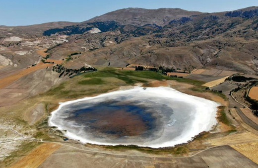 Görenleri şaşkına çeviren görüntü, Sivas'taki bu göl adeta dile geldi