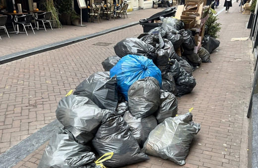 Çöpte bulup yediler içlerinden 2'si hayatını kaybetti