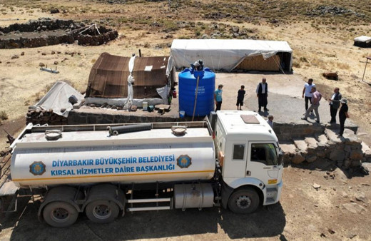 Diyarbakır’da hayvanlar için yaylalara tankerlerle su taşınıyor!