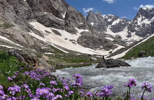 Hakkari'de Cilo buzullarının erimesi sonucu buzul gölü genişledi!