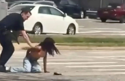 Polis silahlı kadını araçla çarparak etkisiz hale getirdi