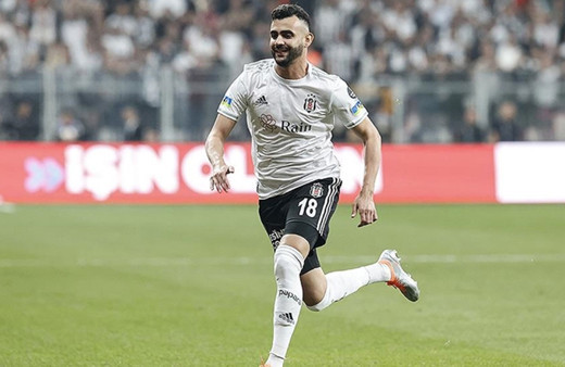 Beşiktaşlı futbolcu Rachid Ghezzal haberi duyar duymaz Fransa'ya gitti