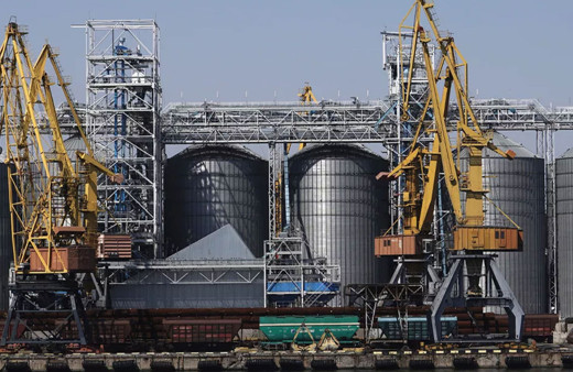 Rusya, Ukrayna'da tahıl silolarını vurdu!